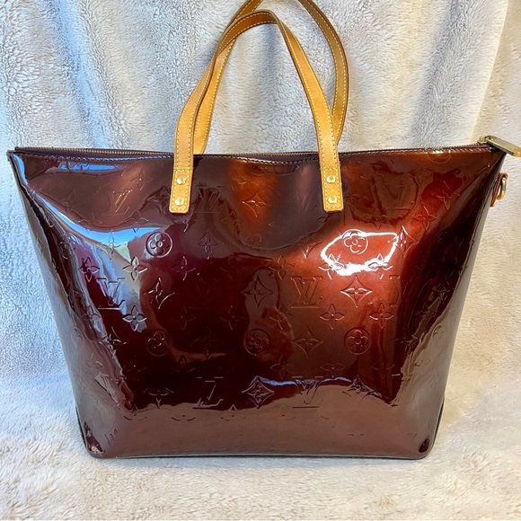 Louis Vuitton Amarante Vernis Monogram Bellevue GM Bag - Picture 7 of 17